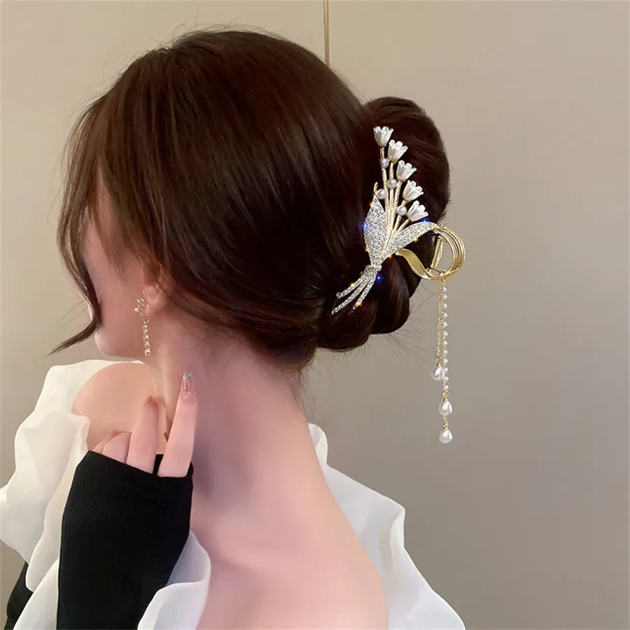 Modische Haarspange mit Strass und Perlen