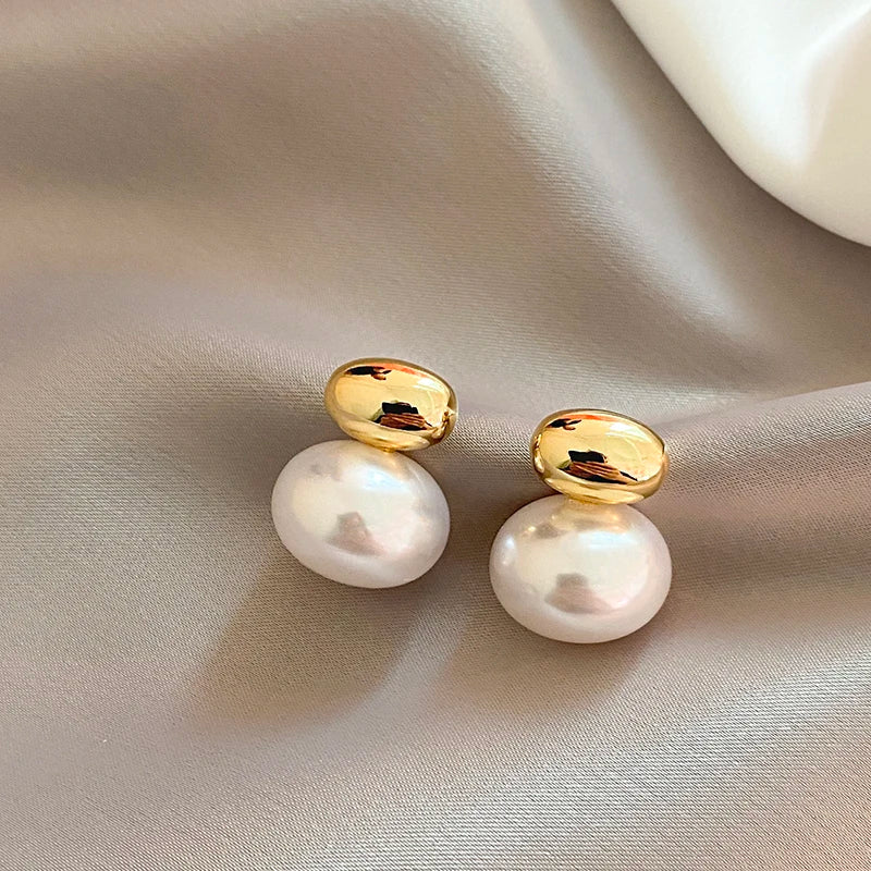 pearl earrings, earrings gold, flat pearl earrings, gold and pearl earrings, flat earrings, gold bean earrings, pearl earrings drop