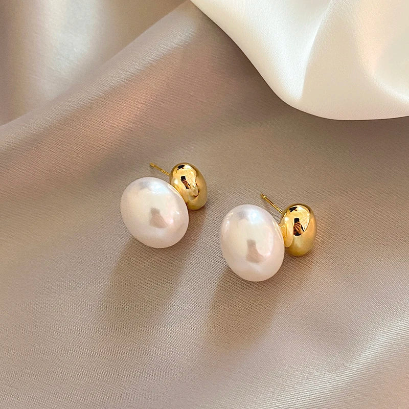 pearl earrings, earrings gold, flat pearl earrings, gold and pearl earrings, flat earrings, gold bean earrings, pearl earrings drop