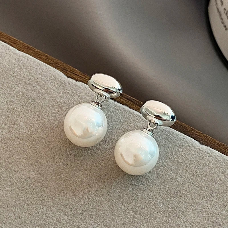 pearl earrings, earrings gold, flat pearl earrings, gold and pearl earrings, flat earrings, gold bean earrings, pearl earrings drop