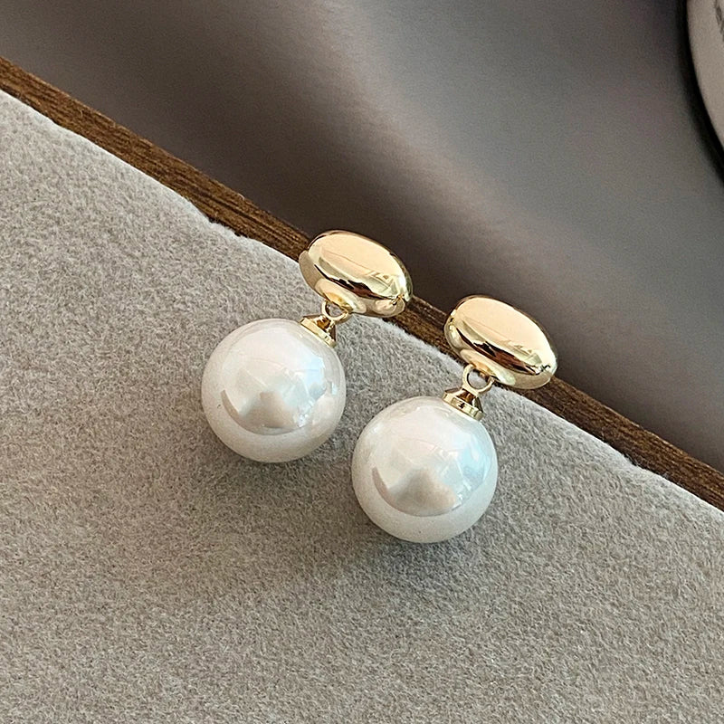 pearl earrings, earrings gold, flat pearl earrings, gold and pearl earrings, flat earrings, gold bean earrings, pearl earrings drop
