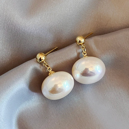 pearl earrings, earrings gold, flat pearl earrings, gold and pearl earrings, flat earrings, gold bean earrings, pearl earrings drop